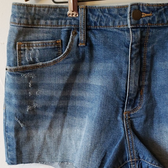 Size 14 universal thread high rise Shorts NWOT - Picture 4 of 7